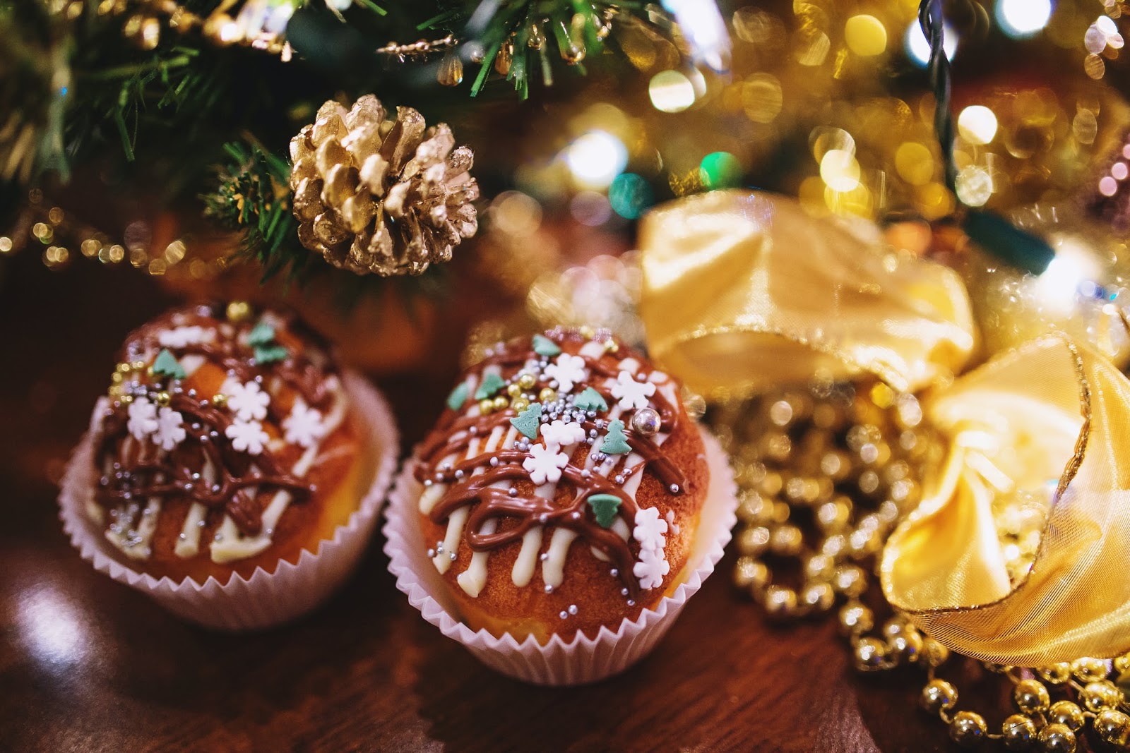 Three-Ingredient Christmas cupcakes