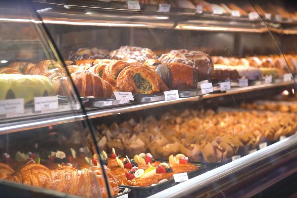 Beloved Cuban Bakery Porto's Might Be Opening in Northridge - Eater LA