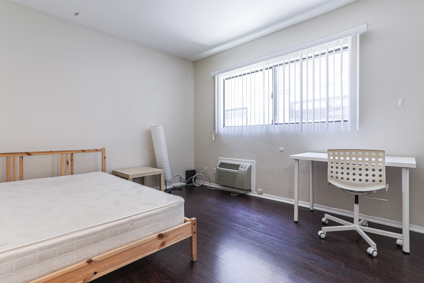 Tripalink Property. bright bedroom furnished with desk and bed, USC student housing